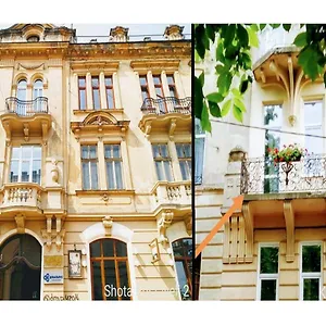 https://family-apartments-in-lviv-center-with-balcony.hotelslviv.net